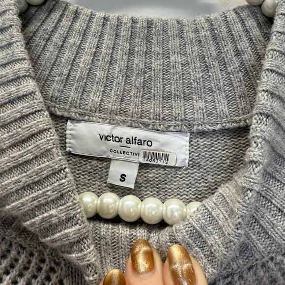Victor Alfaro
Grey Mesh Front Sweater 💝 - Picture 7 of 11
